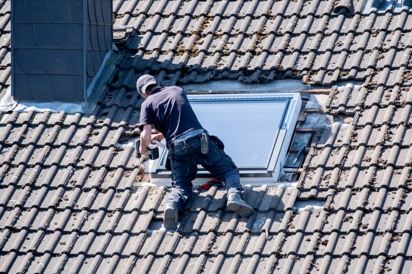 Skylight Maintenance Safety: Working at Height and Roof Risk Management